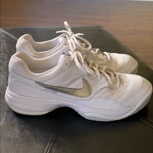 NIKE white shoes 9